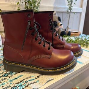 Dr Martens cherry smooth